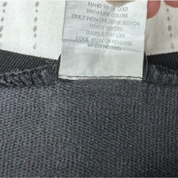 Harry Potter Universal Studios Adult Sweatshirt Sz M Black Crest Coat-of-Arms - Picture 9 of 15